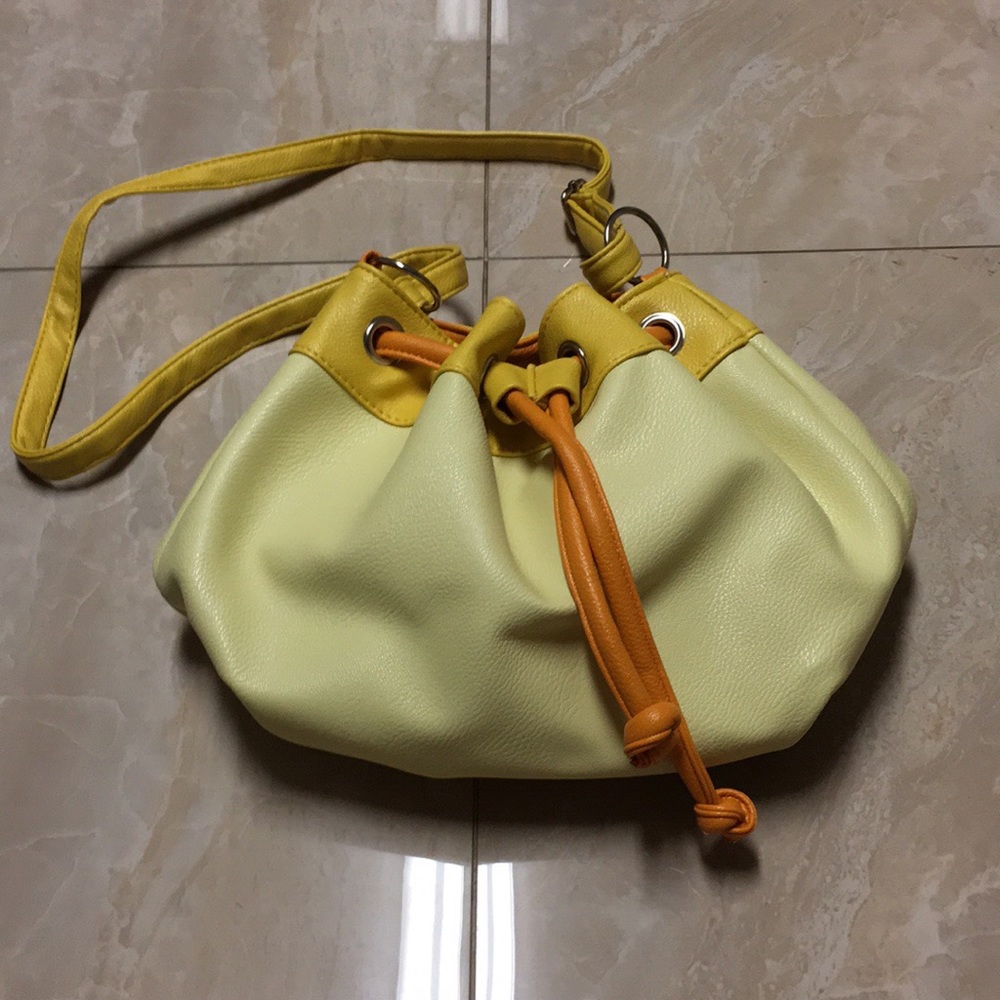 Color block bucket bag